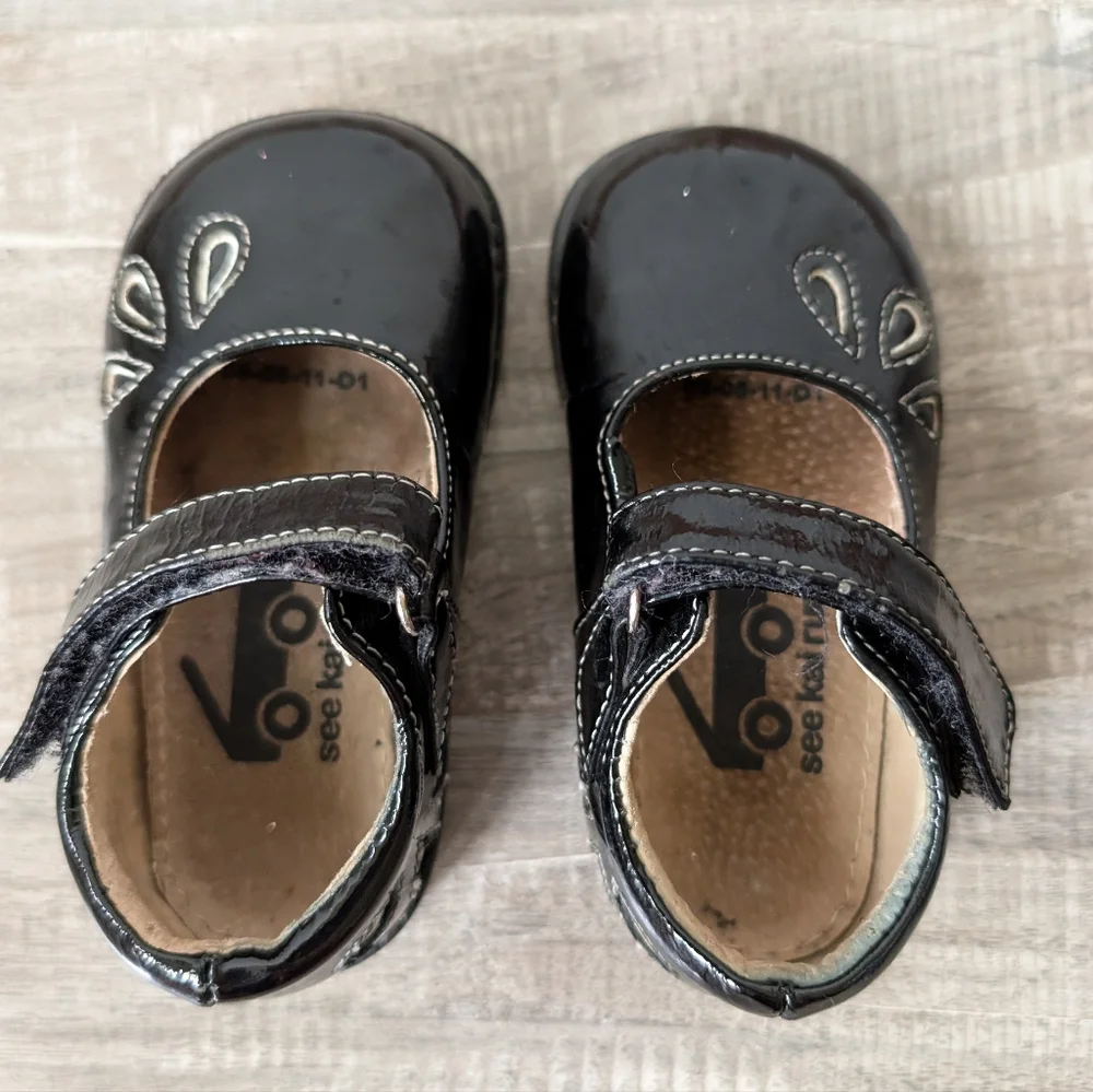 See Kai Run Shiny Black Dress Shoes Toddler Size 6 - Picture 3 of 7